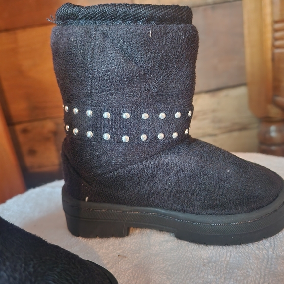 Bebe Black Faux Suede Girls Ankle Boots with Silver Studded Bow Detail Size 5 - Picture 3 of 8